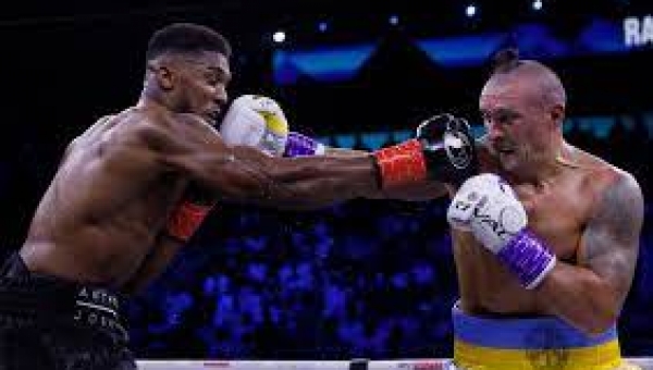 Usyk retains titles after beating Joshua in split decision
